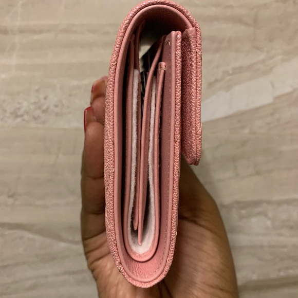 ✖️SOLD✖️Chanel 19S iridescent tri fold wallet 🌸 - Picture 5 of 8